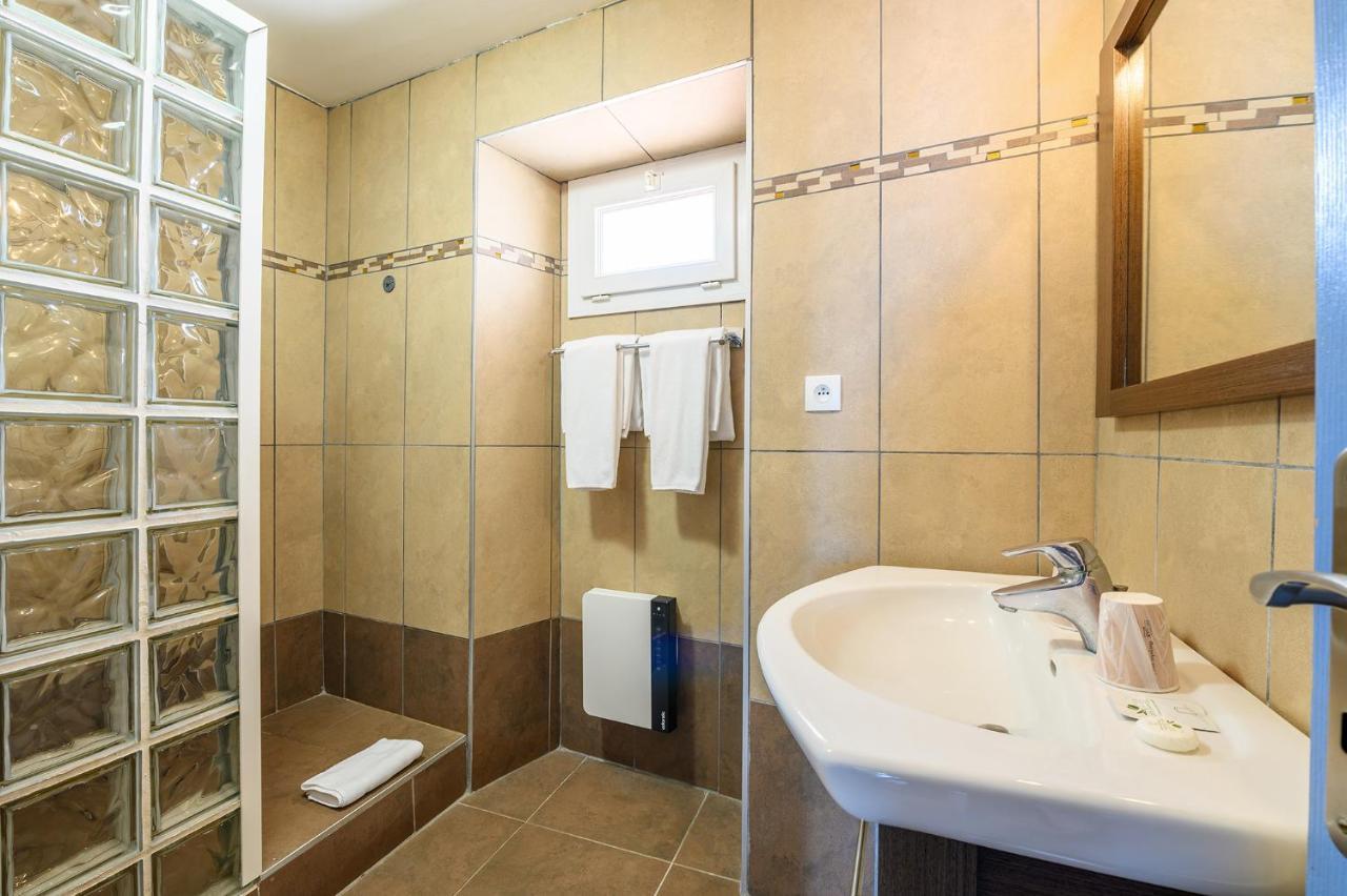 Hotel Triton Колліур Екстер'єр фото