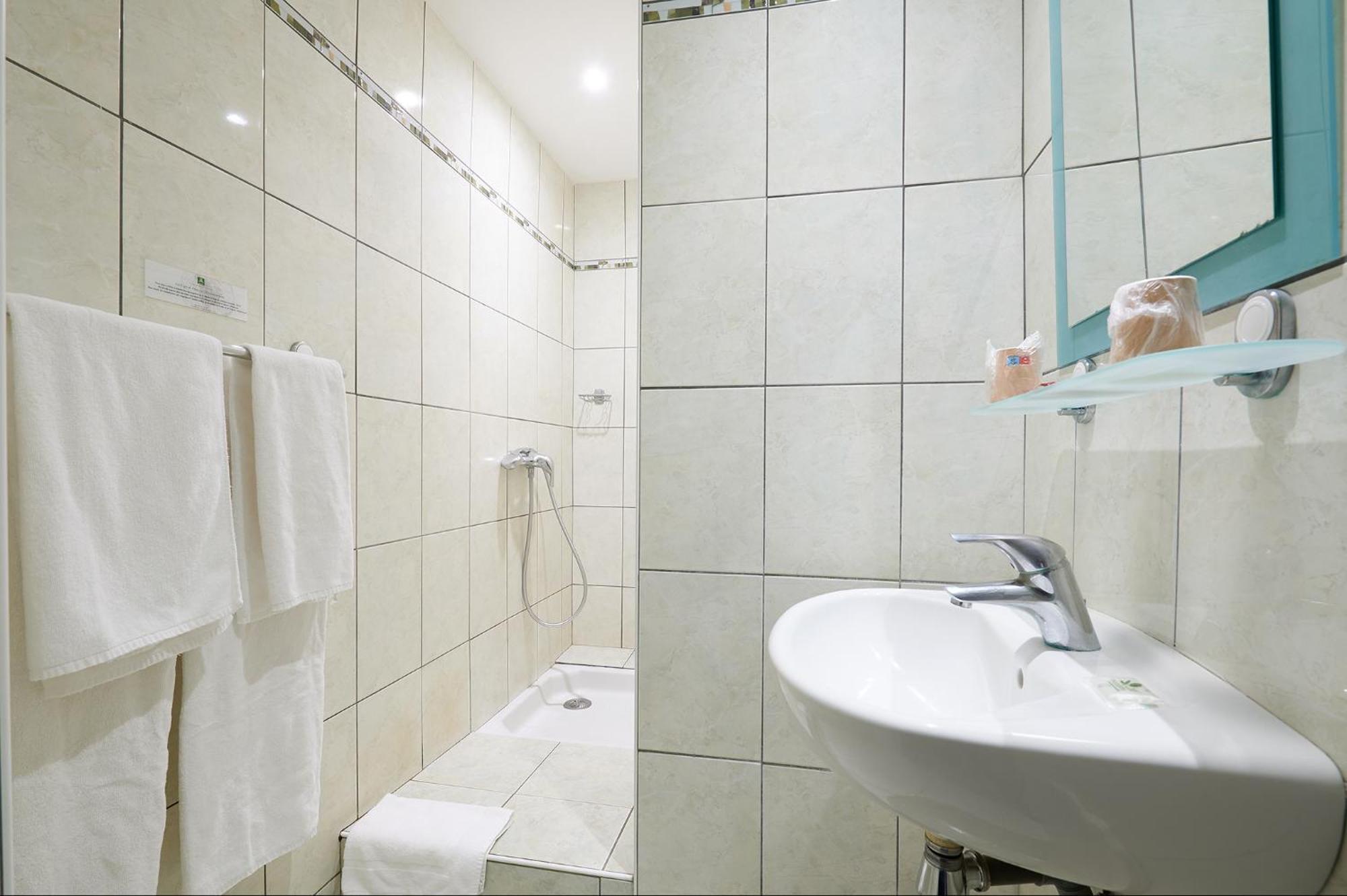 Hotel Triton Колліур Екстер'єр фото